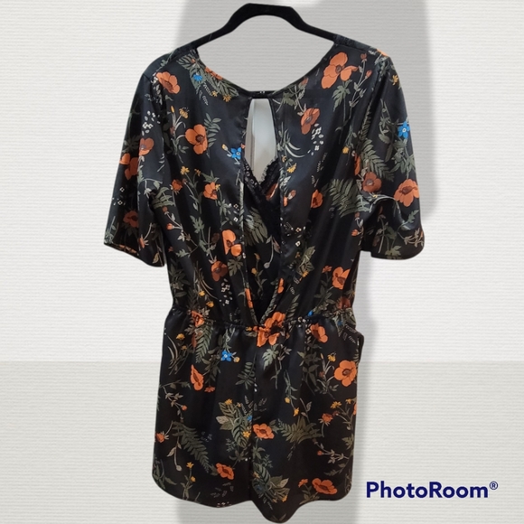 Charlotte Russe black floral romper, size large - Picture 3 of 5